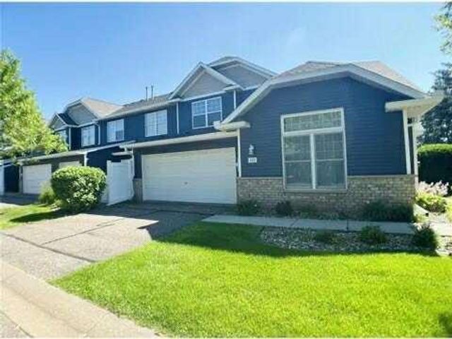 401 Hickory Lane N, Oakdale, MN 55128