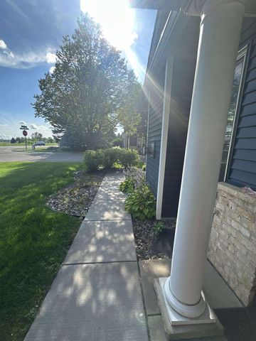 401 Hickory Lane N, Oakdale, MN 55128