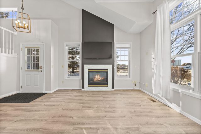 401 Hickory Lane N, Oakdale, MN 55128