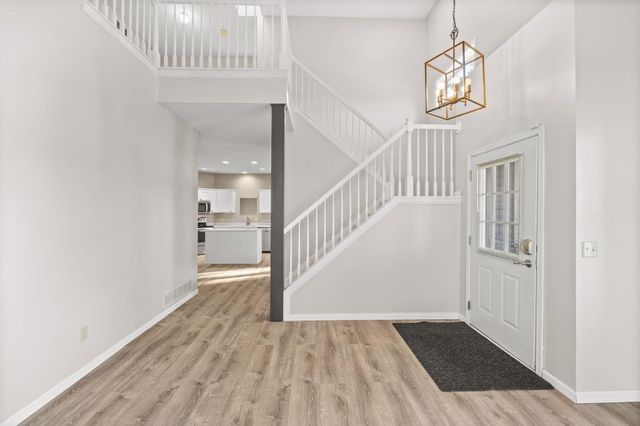 401 Hickory Lane N, Oakdale, MN 55128