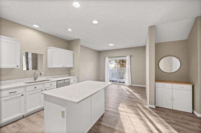 401 Hickory Lane N, Oakdale, MN 55128