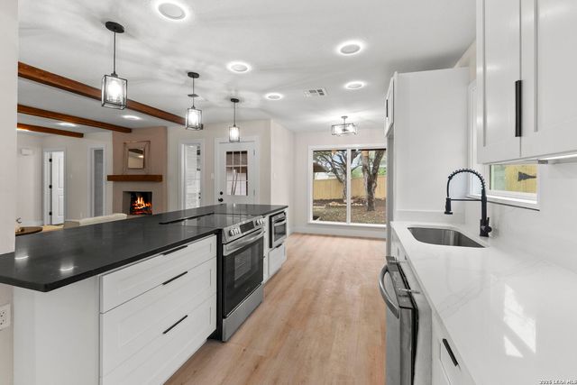 5602 cary grant, San Antonio, TX 78240