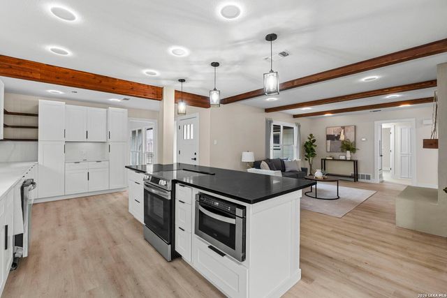 5602 cary grant, San Antonio, TX 78240