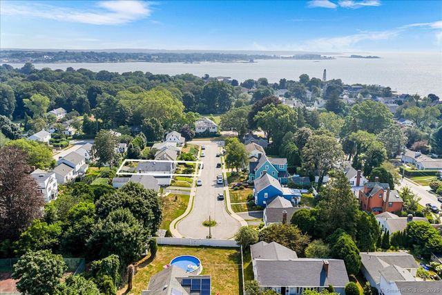 17 Henderson Road, New London, CT 06320