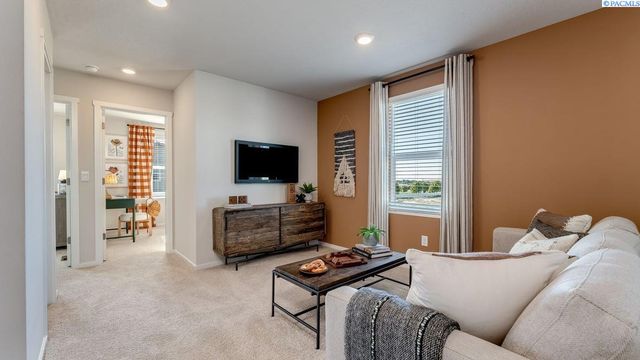 6407 Sandstone Dr, Pasco, WA 99301