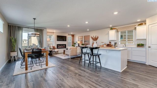 6407 Sandstone Dr, Pasco, WA 99301