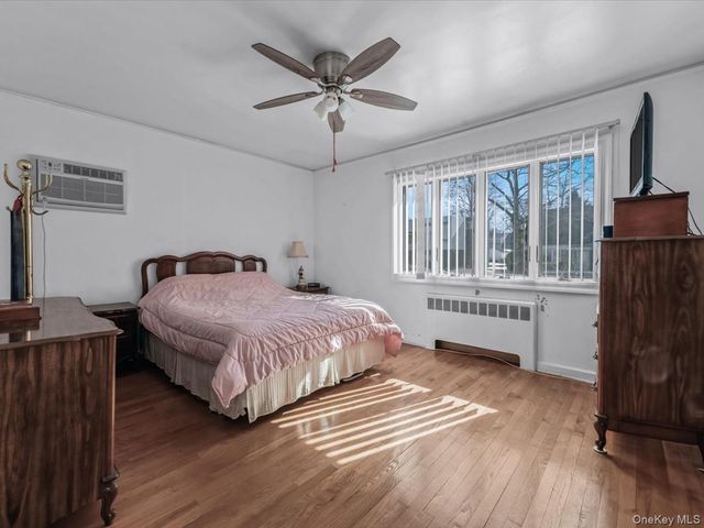 38 Leslie Lane, New Hyde Park, NY 11040