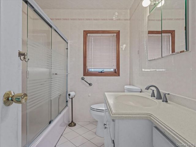 38 Leslie Lane, New Hyde Park, NY 11040