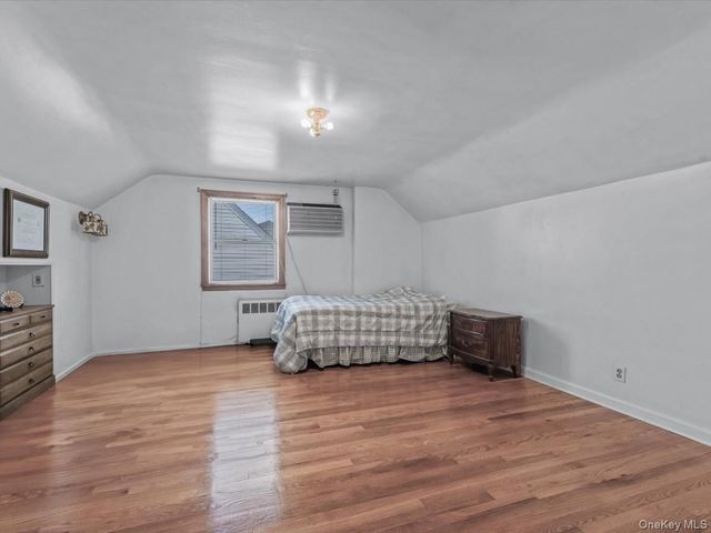 38 Leslie Lane, New Hyde Park, NY 11040