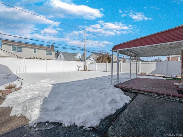 38 Leslie Lane, New Hyde Park, NY 11040