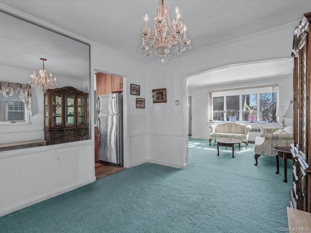 38 Leslie Lane, New Hyde Park, NY 11040