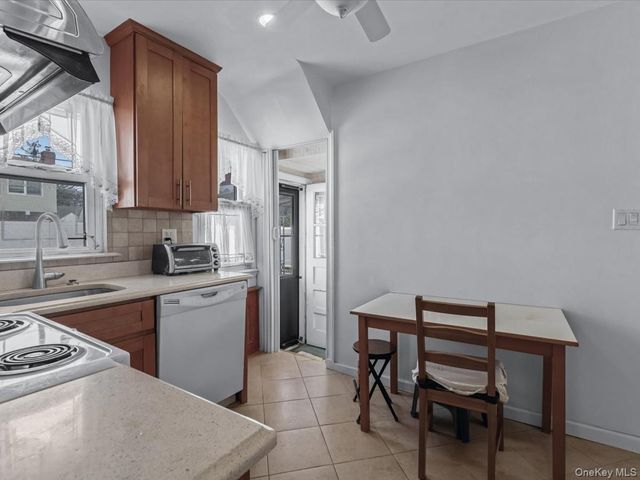 38 Leslie Lane, New Hyde Park, NY 11040