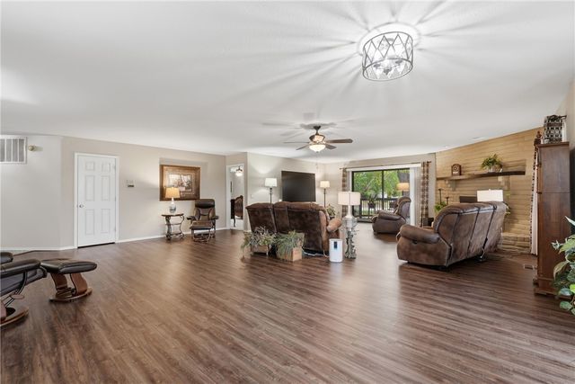 76 Sherlock Drive, Bella Vista, AR 72715
