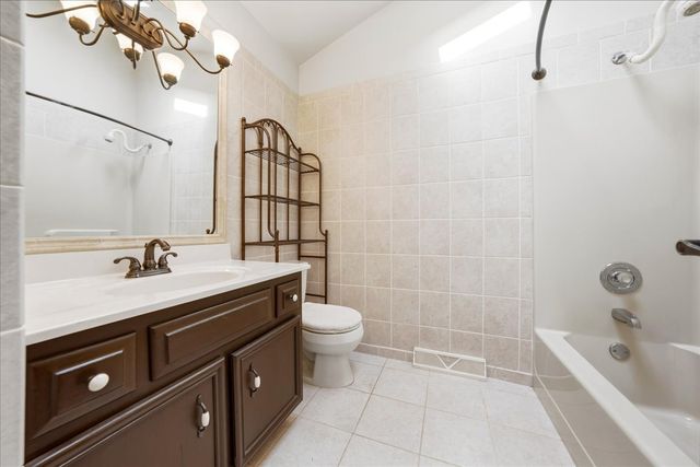 916 W JOLIET Highway, New Lenox, IL 60451