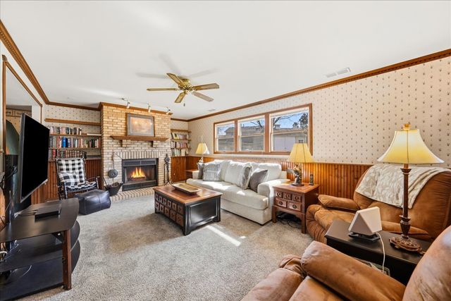 916 W JOLIET Highway, New Lenox, IL 60451