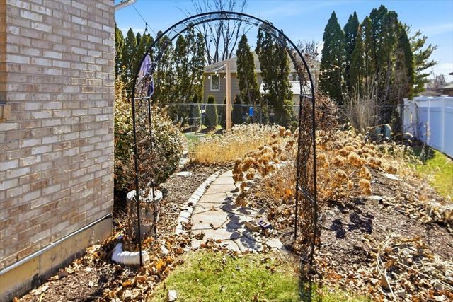 916 W JOLIET Highway, New Lenox, IL 60451