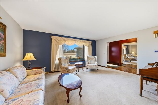 916 W JOLIET Highway, New Lenox, IL 60451