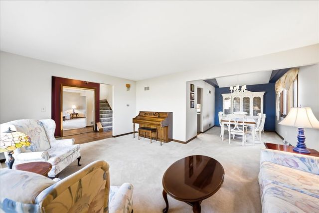 916 W JOLIET Highway, New Lenox, IL 60451