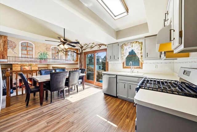 916 W JOLIET Highway, New Lenox, IL 60451