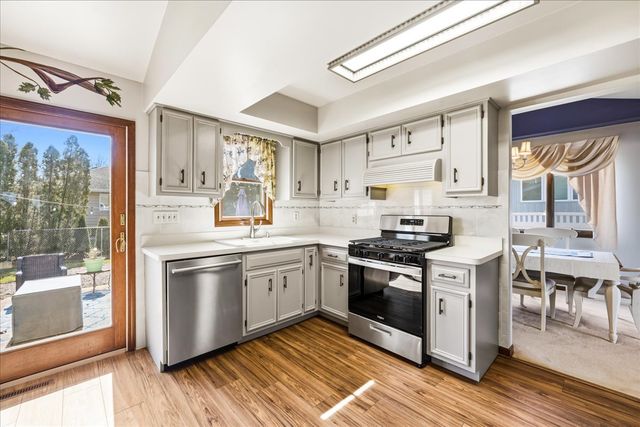 916 W JOLIET Highway, New Lenox, IL 60451