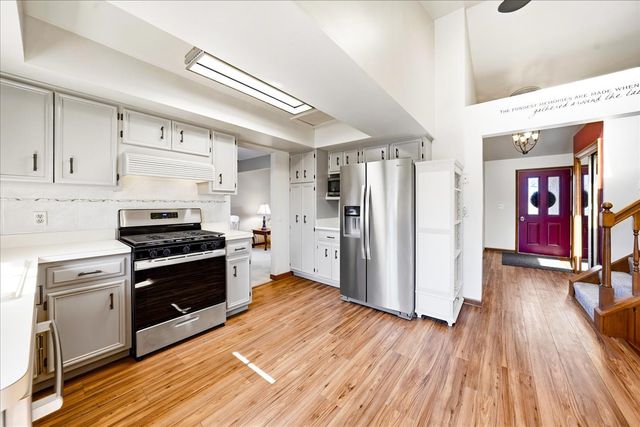 916 W JOLIET Highway, New Lenox, IL 60451