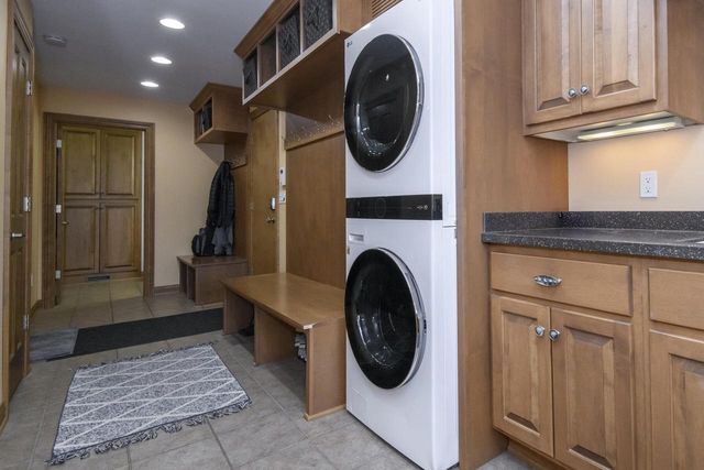 18840 Saratoga COURT, Brookfield, WI 53045