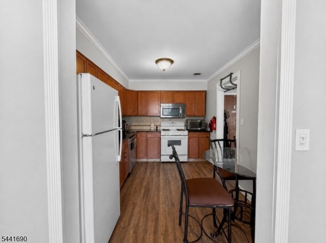 466 Pompton Ave F, Cedar Grove Twp., NJ 07009