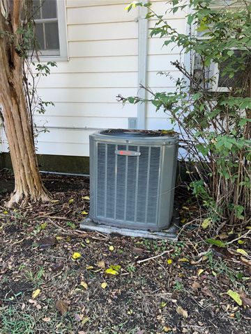 3435 Poinsettia Drive, Dallas, TX 75211