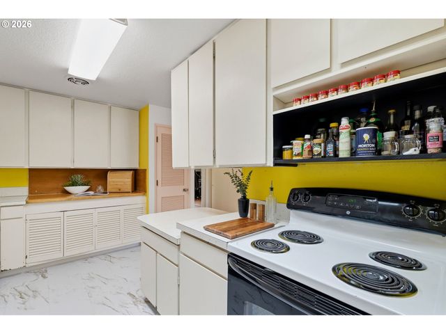 6521 GLEN ECHO Ave, Gladstone, OR 97027