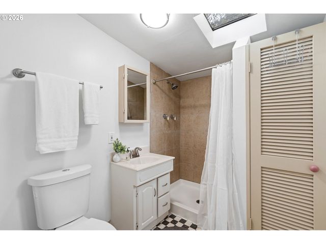 6521 GLEN ECHO Ave, Gladstone, OR 97027