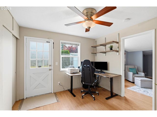 6521 GLEN ECHO Ave, Gladstone, OR 97027