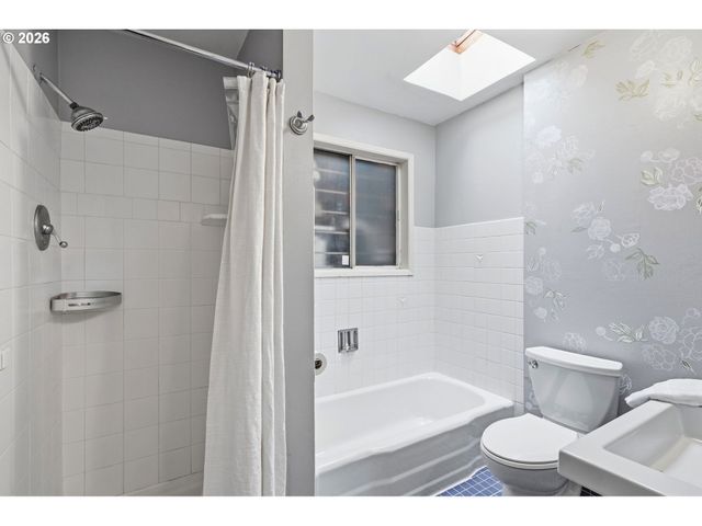 6521 GLEN ECHO Ave, Gladstone, OR 97027