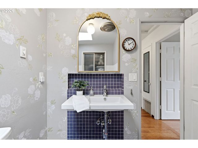 6521 GLEN ECHO Ave, Gladstone, OR 97027