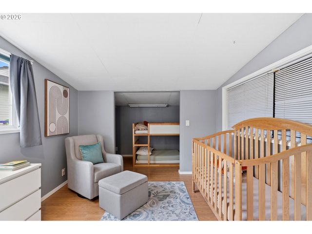 6521 GLEN ECHO Ave, Gladstone, OR 97027