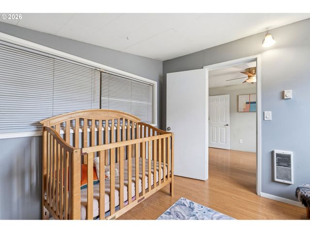 6521 GLEN ECHO Ave, Gladstone, OR 97027