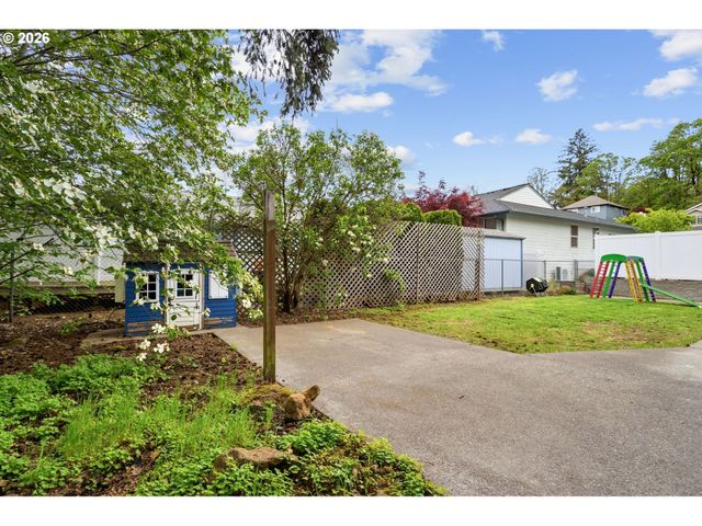 6521 GLEN ECHO Ave, Gladstone, OR 97027