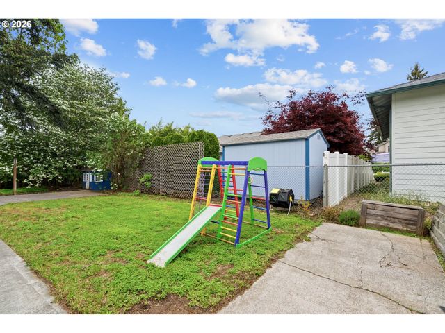 6521 GLEN ECHO Ave, Gladstone, OR 97027