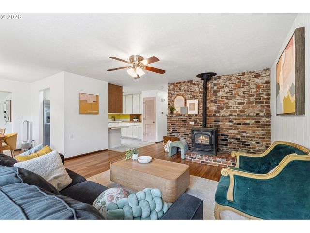 6521 GLEN ECHO Ave, Gladstone, OR 97027