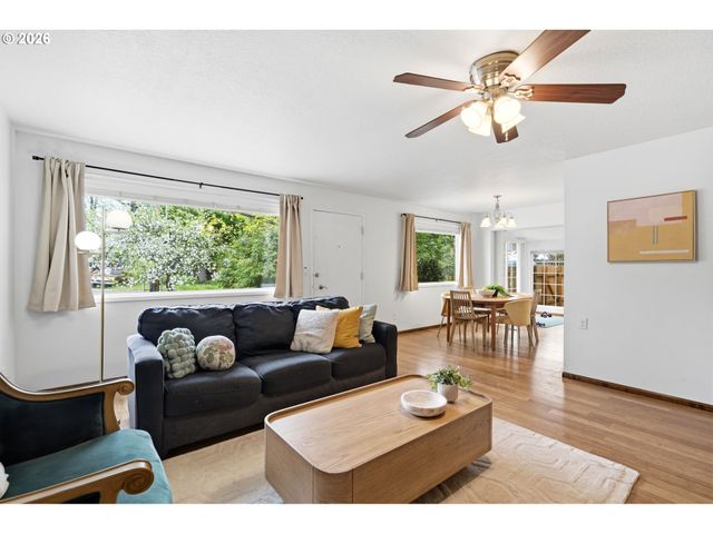 6521 GLEN ECHO Ave, Gladstone, OR 97027