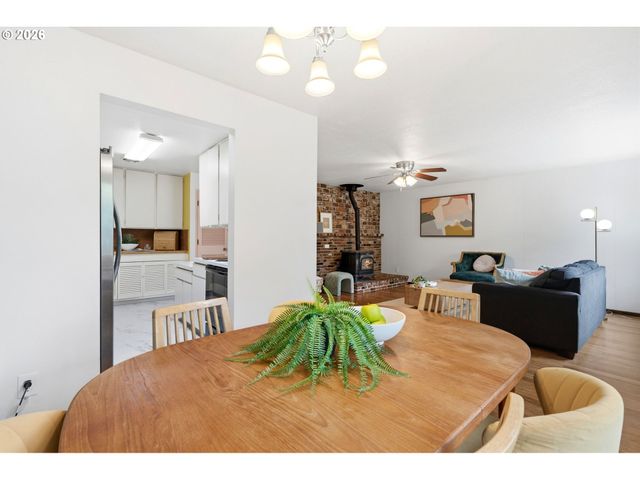 6521 GLEN ECHO Ave, Gladstone, OR 97027