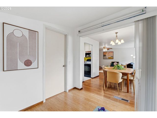 6521 GLEN ECHO Ave, Gladstone, OR 97027