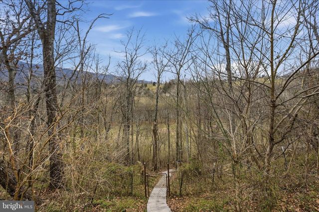 325 FOX RIDGE DR, Strasburg, VA 22657