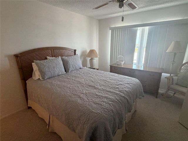 1400 TARPON CENTER DRIVE 202, Venice, FL 34285