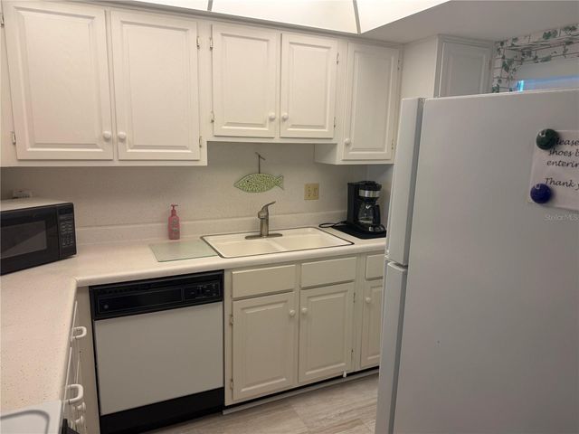 1400 TARPON CENTER DRIVE 202, Venice, FL 34285