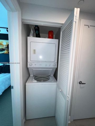 950 Brickell Bay Dr 3105, Miami, FL 33131