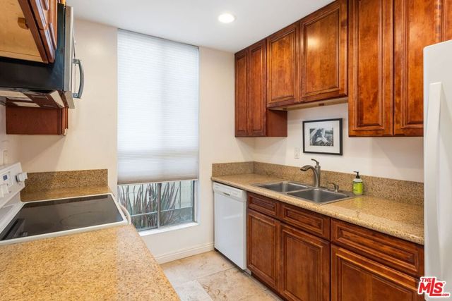 320 S Gramercy Place 105, Los Angeles, CA 90020