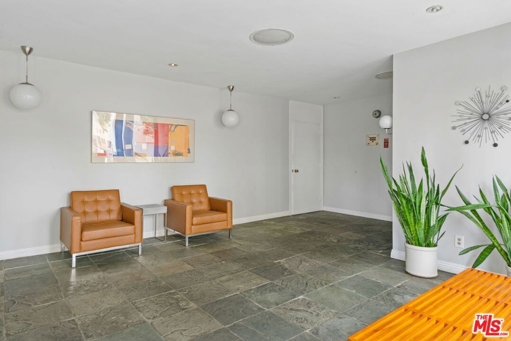 320 S Gramercy Place 105, Los Angeles, CA 90020 — photo 5