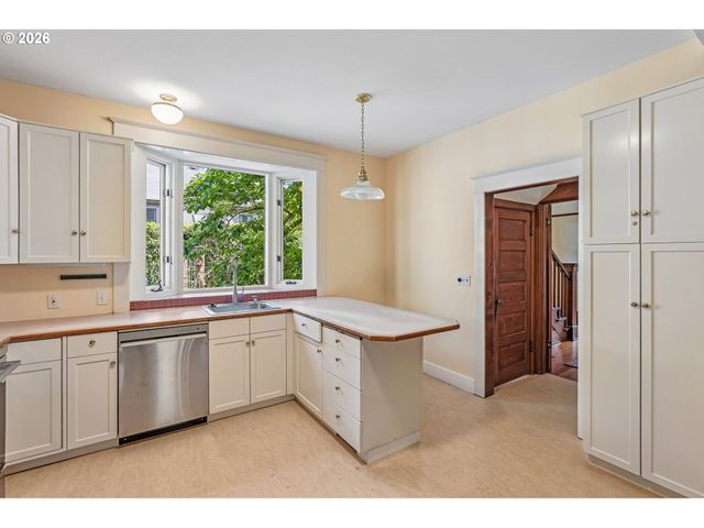 2685 Nw SAVIER St, Portland, OR 97210