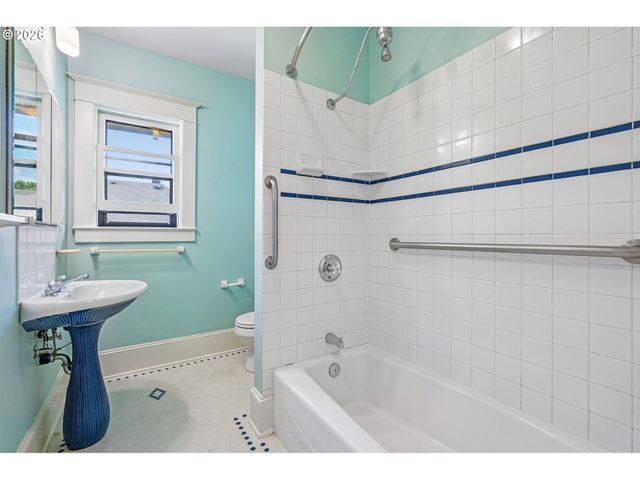 2685 Nw SAVIER St, Portland, OR 97210