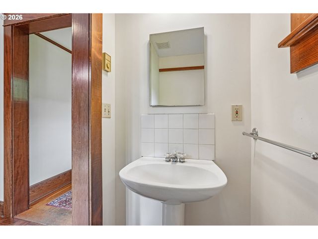 2685 Nw SAVIER St, Portland, OR 97210